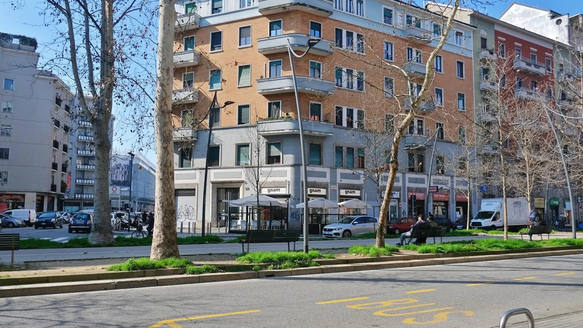 Orea Spiti - The Urbanite Milan Apartment