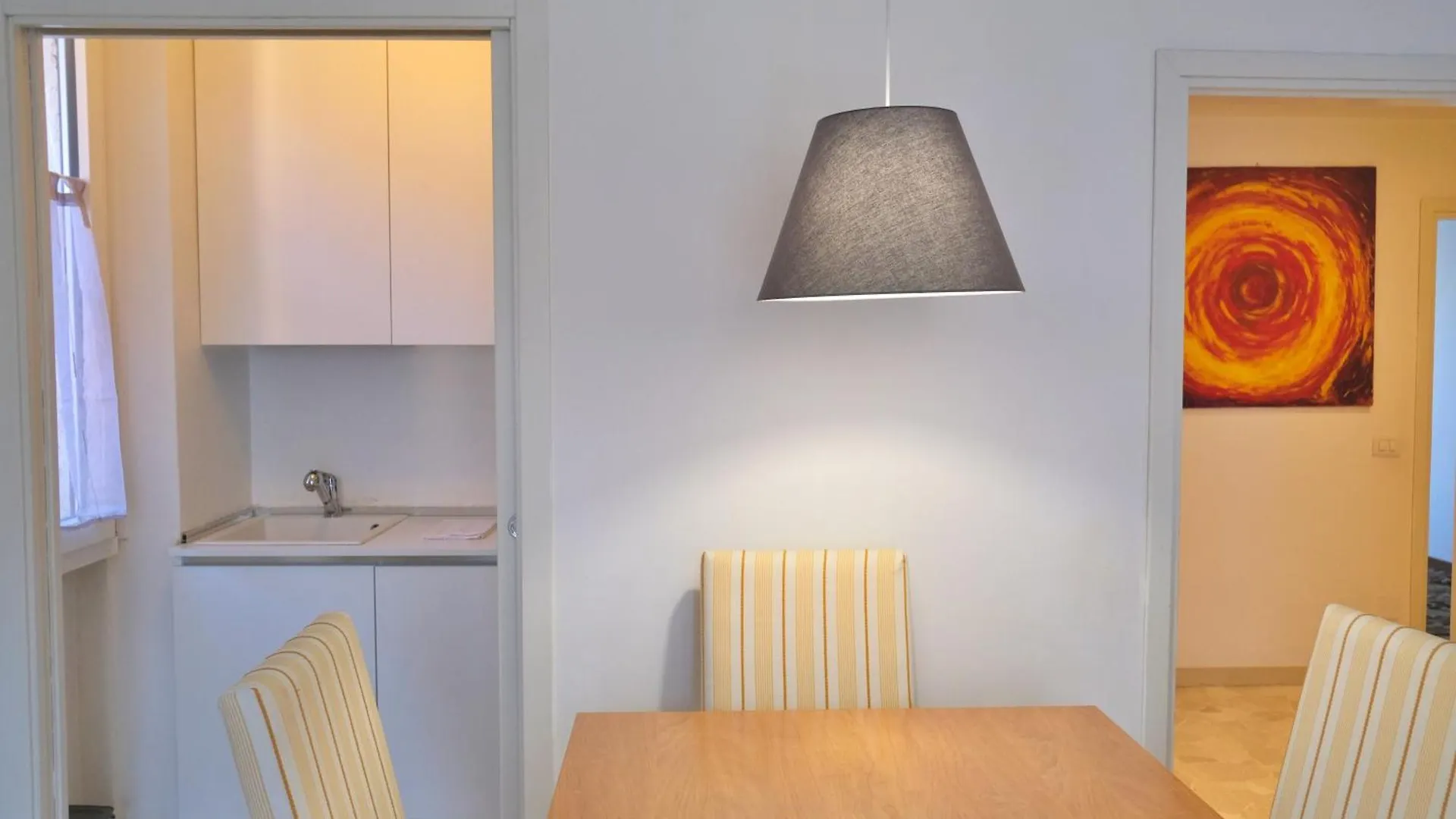 Orea Spiti - The Urbanite Milan Apartment