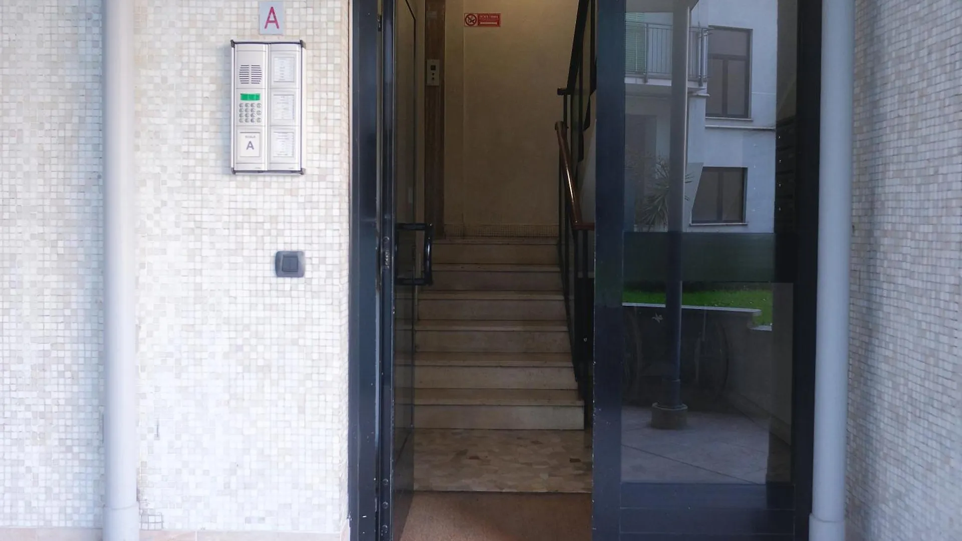Orea Spiti - The Urbanite Milan Apartment