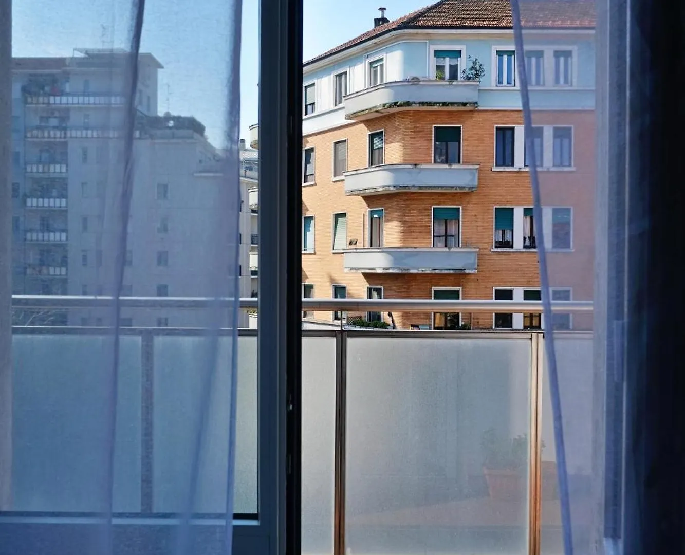 Orea Spiti - The Urbanite Milan Apartment